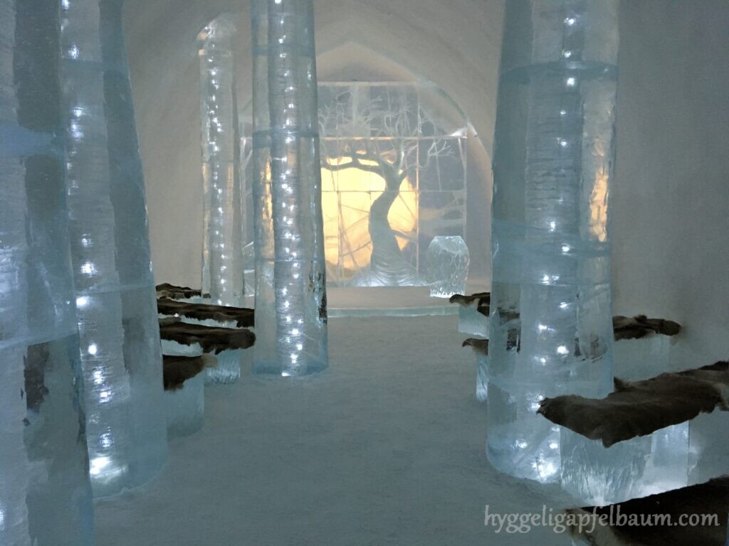 Ice hotel-chapel