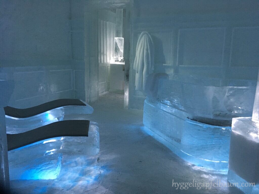 Ice hotel-sauna room